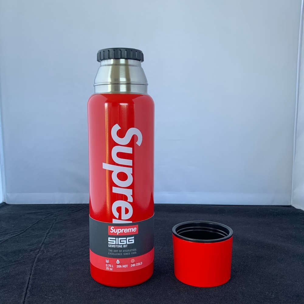 Supreme SIGG Vacuum Insulated 0.75L Bottle